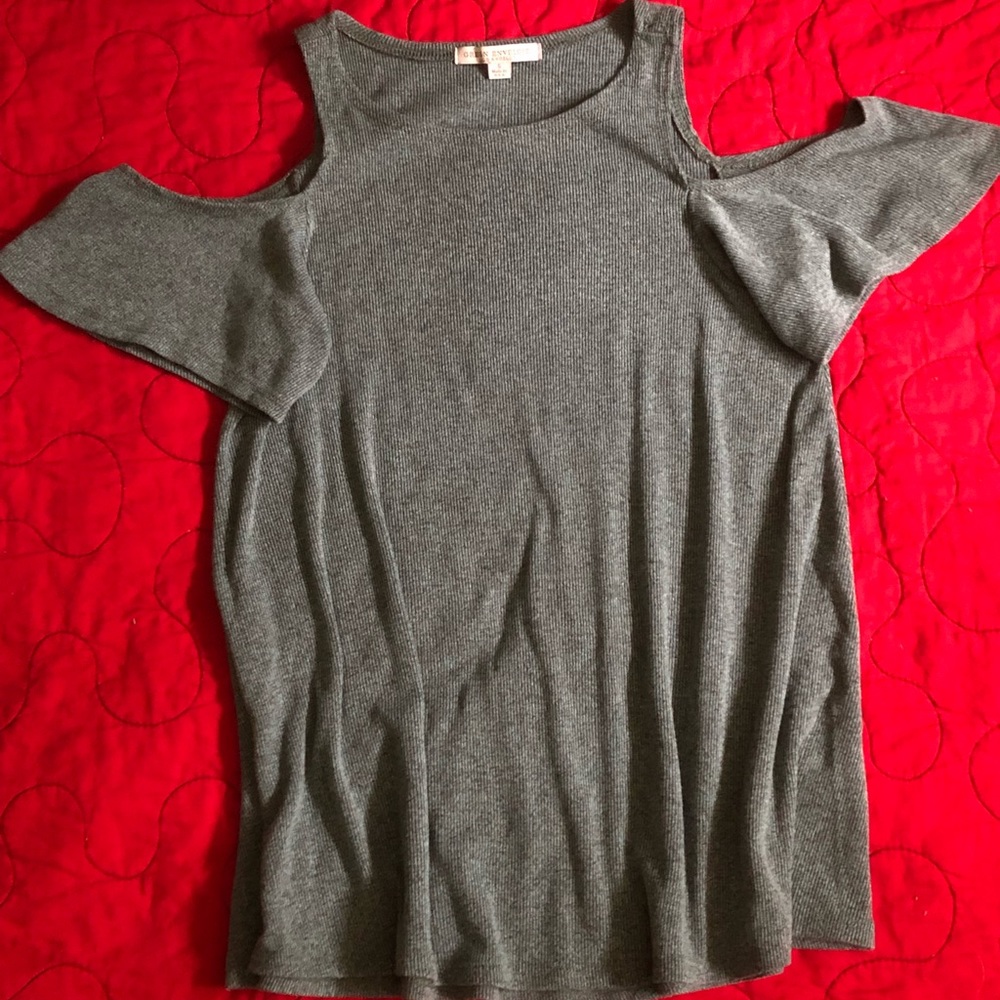 Shoulder CutOut Flounce Top